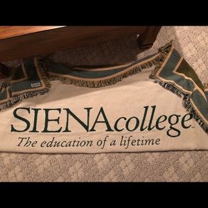 Siena College blanket **NWOT